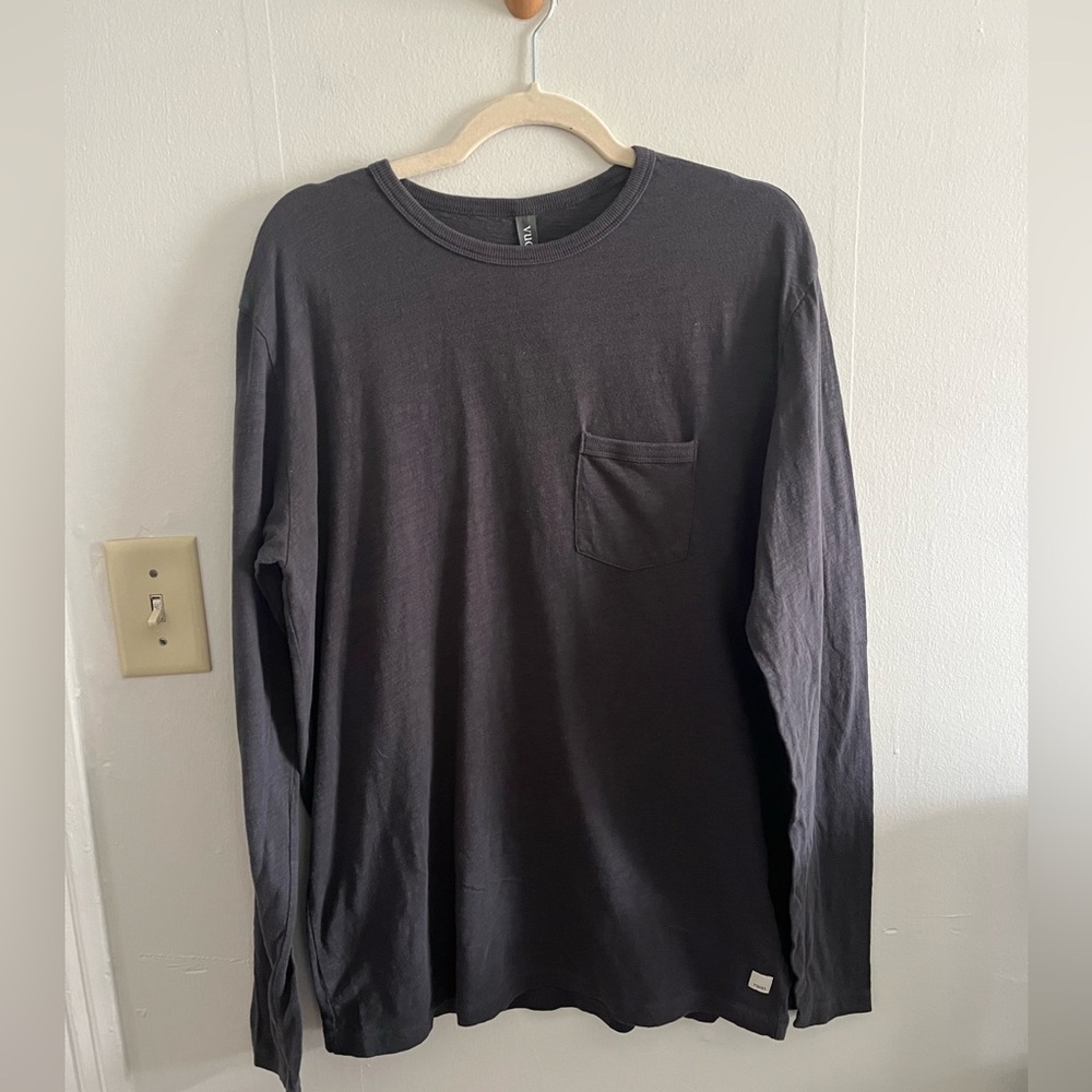Vuori Long Sleeve Pocket Tee in Charcoal Black